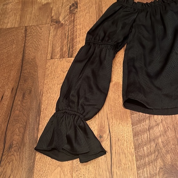 NWT Superdown Woman’s Black Long Sleeve Top Size XXS - Picture 3 of 5